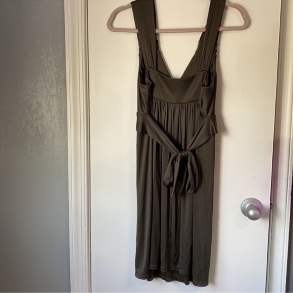 BCBGMaxAzria Green V-Neck Sleeveless Midi Dress - Picture 2 of 10